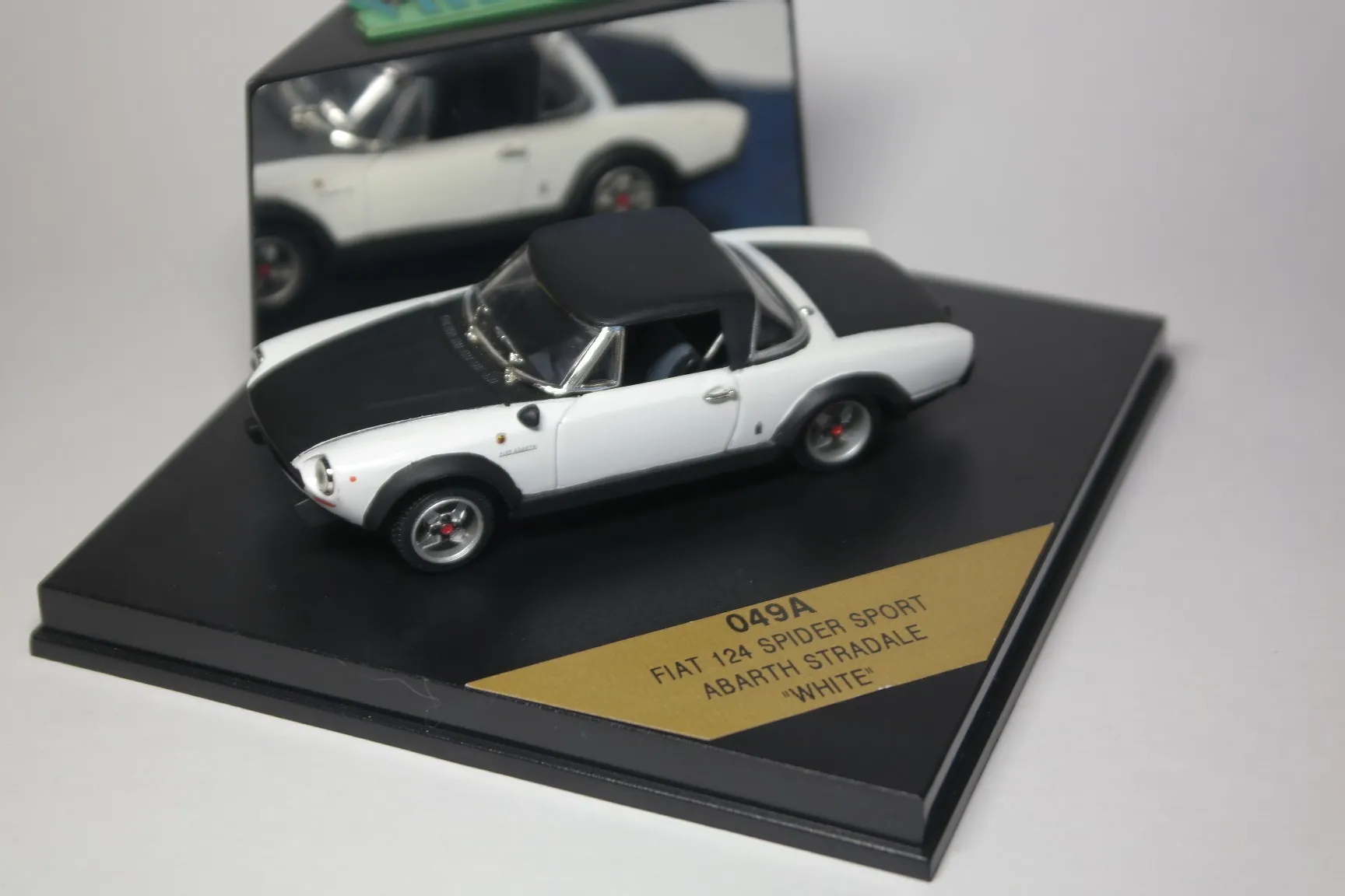 51744 fiat 124 abarth diecast interior