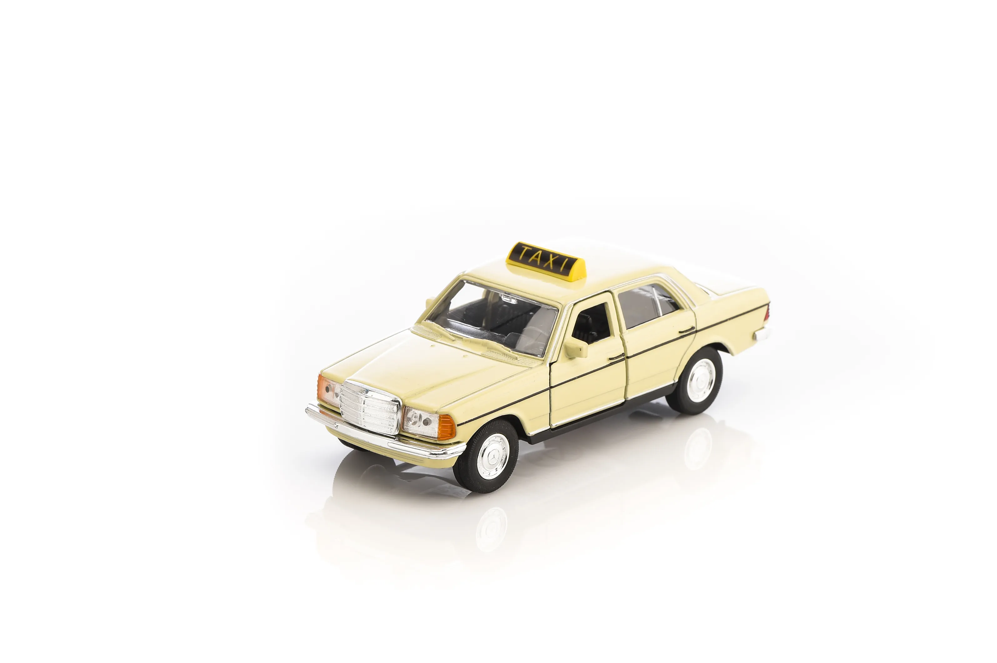 /img/51747-1-38-scale-diecast-car-online-retailers.webp