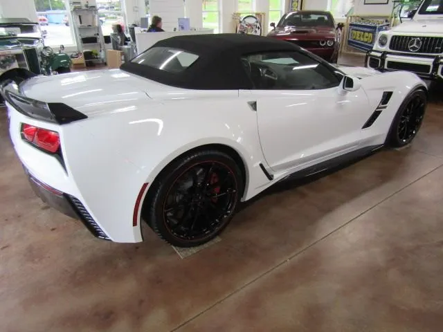 /img/51748-corvette-grand-sport-diecast-display.webp