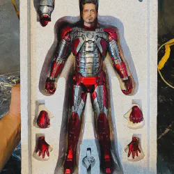 /img/51750-hot-toys-mark-5-diecast-comparison.webp