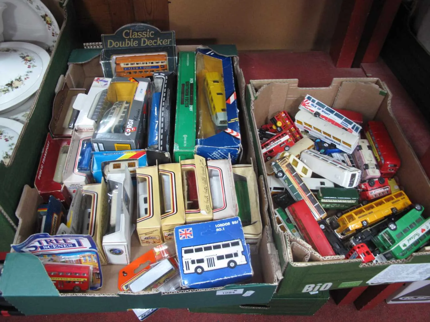 51753 model 4 diecast bus