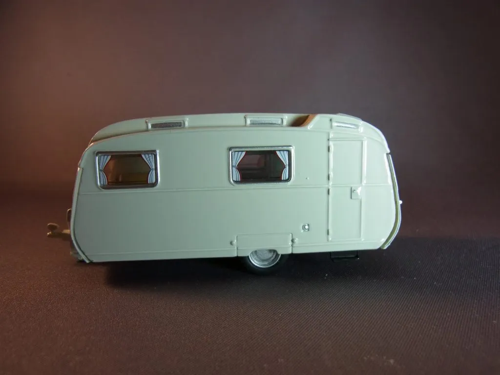 51757 oxford diecast caravan display