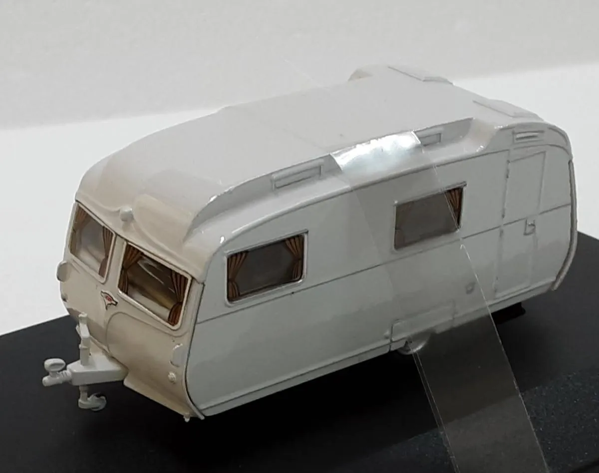 51757 oxford diecast caravan retail