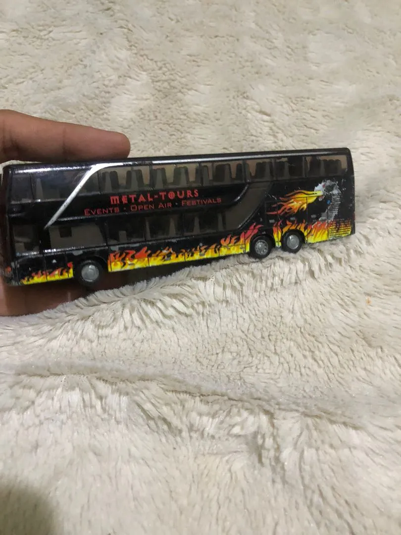 51760 diecast metal bus collectibility