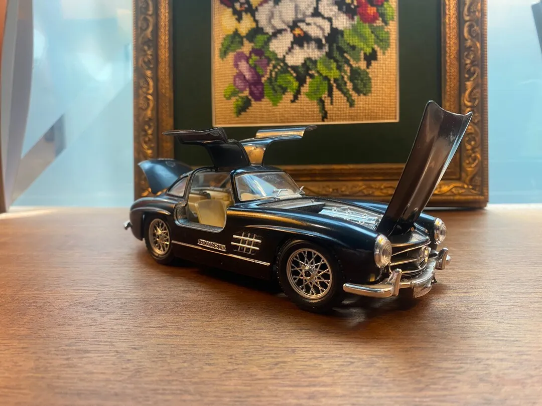51761 mercedes 300s diecast model 1
