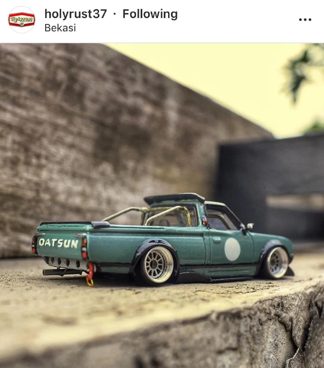 /img/51766-custom-diecast-car-close-up.webp