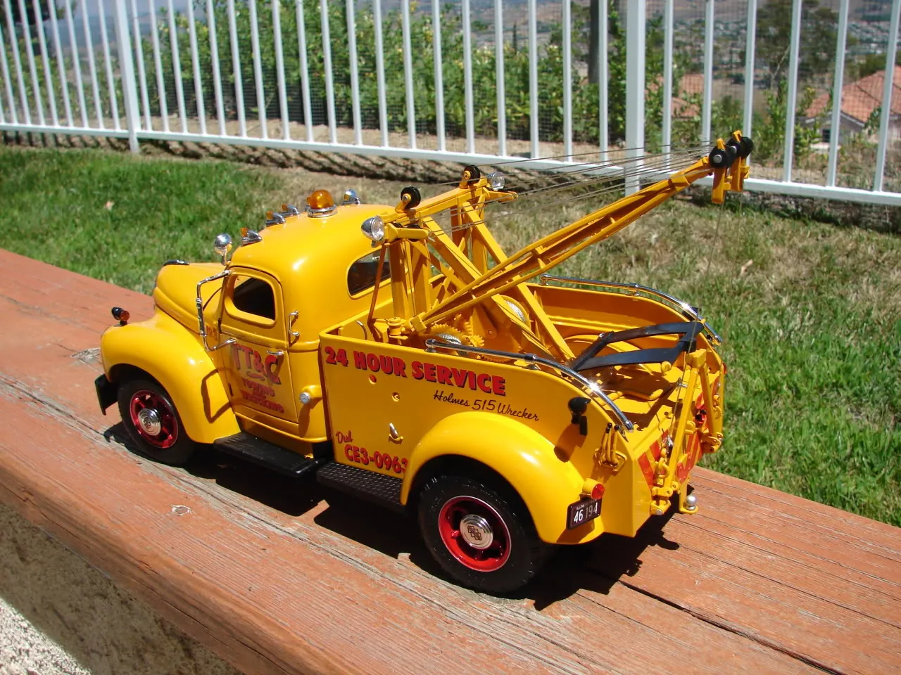 /img/51767-diecast-truck-display.webp