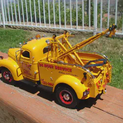 /img/51767-diecast-truck-display.webp