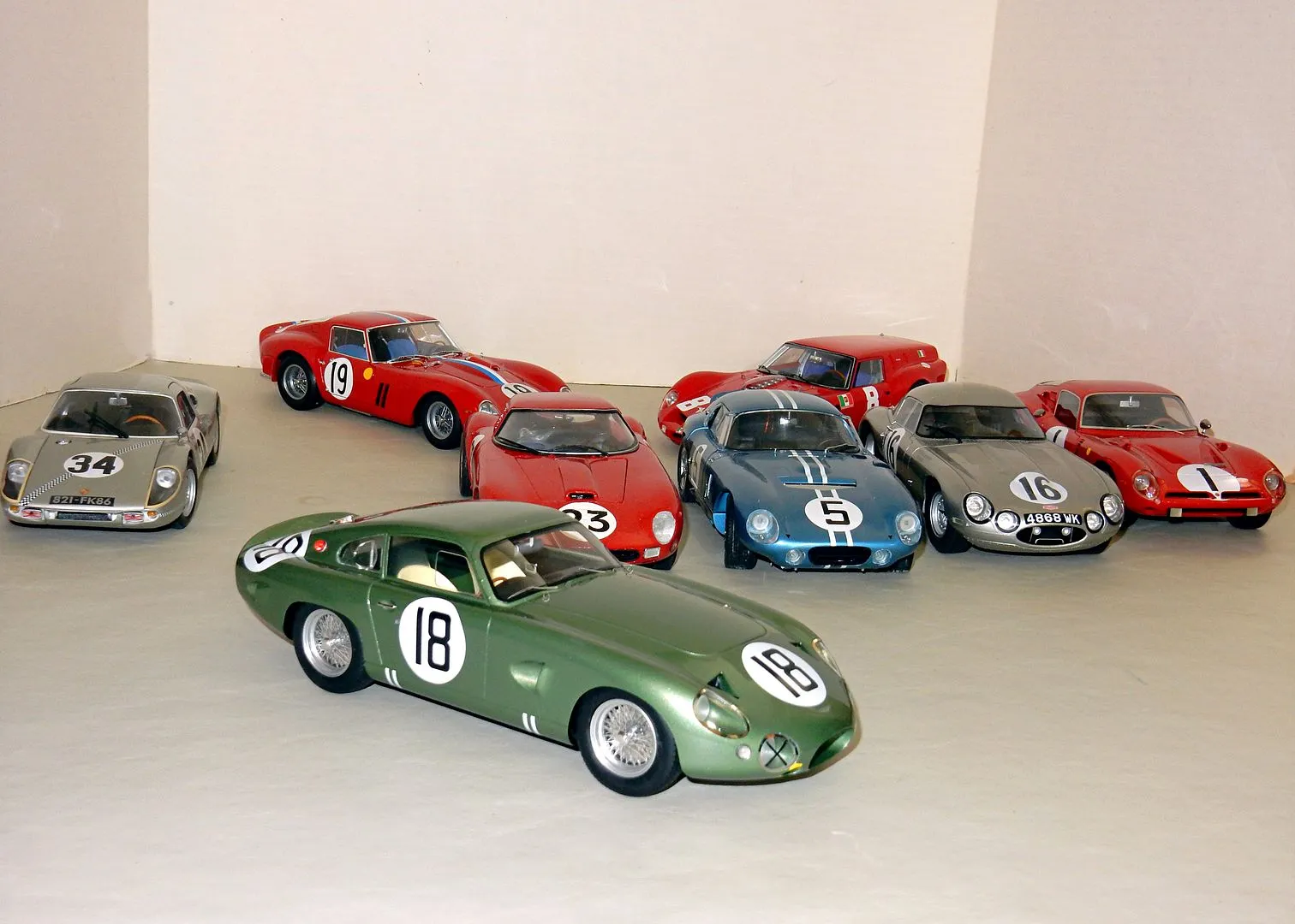 /img/51769-lemans66-diecast-display-case.webp