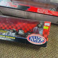 /img/51776-diecast-top-fuel-car-comparison.webp