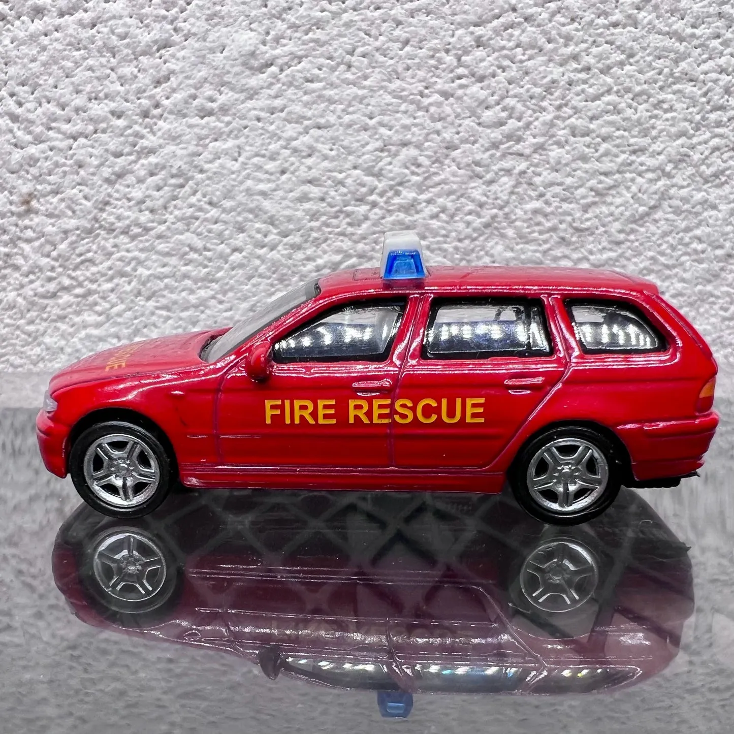 51794 bmw 330 diecast model 3