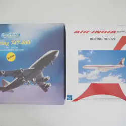 /img/51812-diecast-airplane-model-display.webp