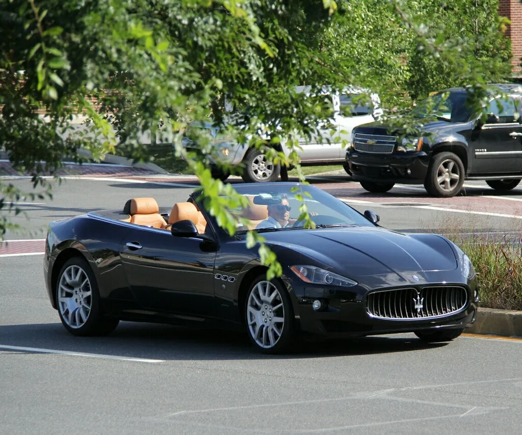 /img/51814-maserati-grancabrio-diecast-model-7.webp
