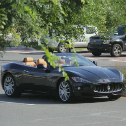 /img/51814-maserati-grancabrio-diecast-model-7.webp