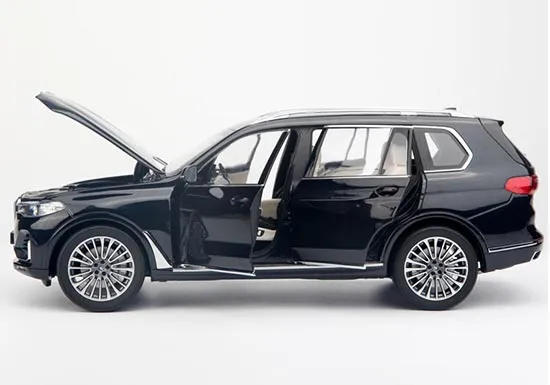 /img/51827-bmw-7-diecast-display.webp