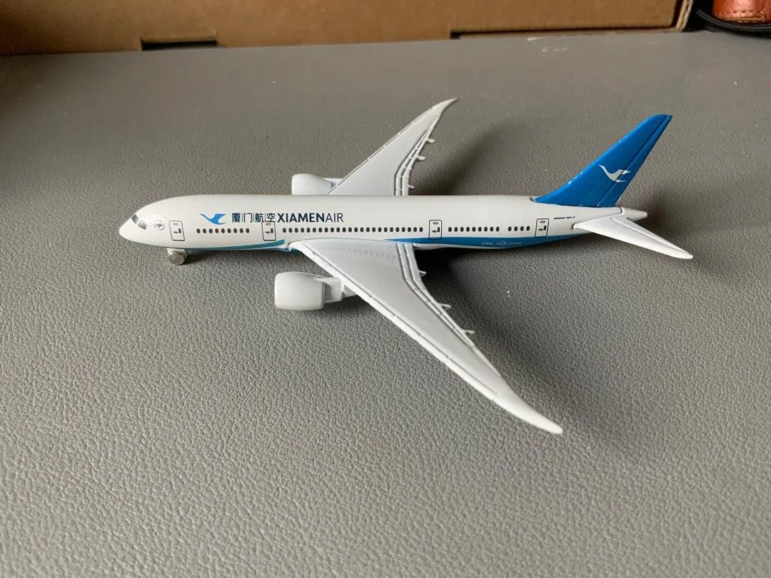 51831 diecast airplane comparison