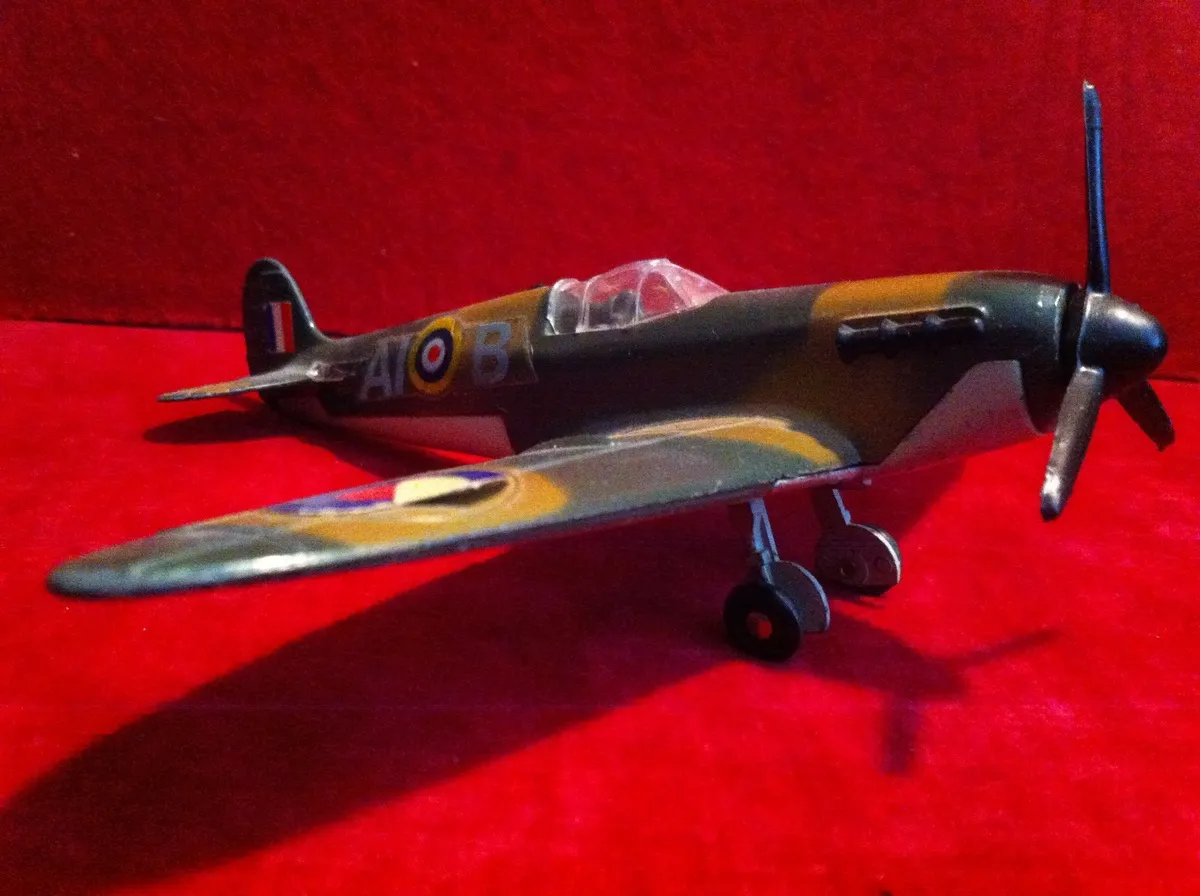 /img/51849-dinky-model-5.webp