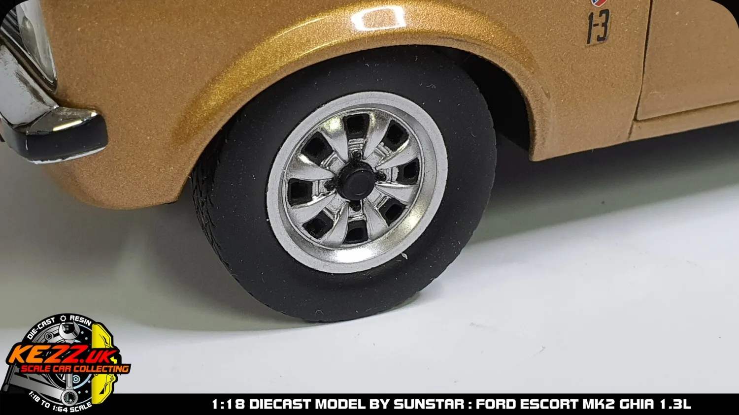 /img/51863-mk2-escort-diecast-display.webp