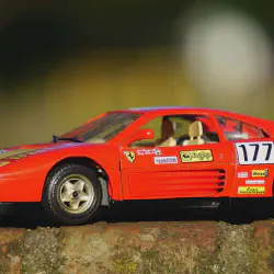 /img/51875-fake-diecast-car.webp