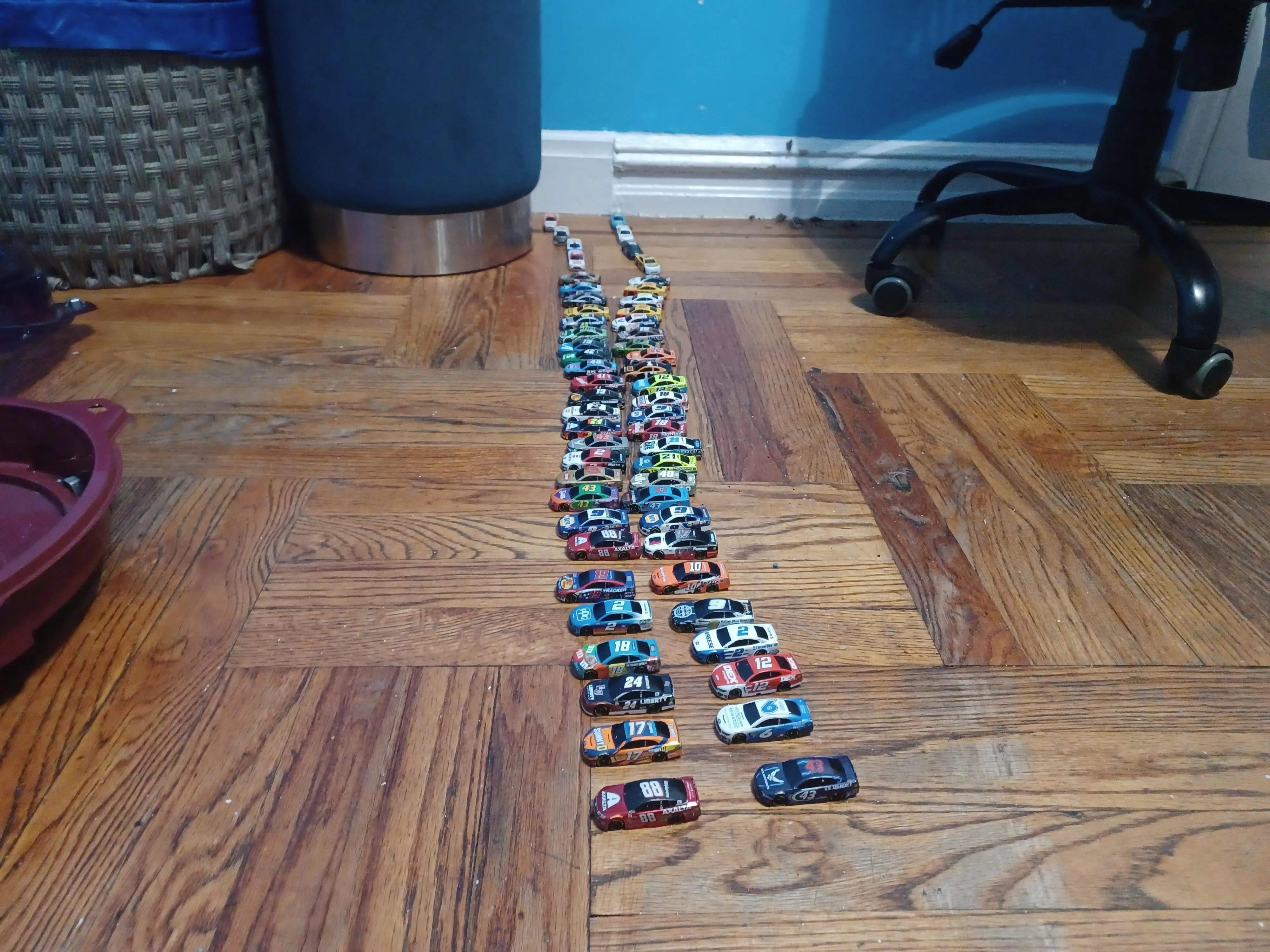 /img/51898-cars-diecast-collection-closeup.webp