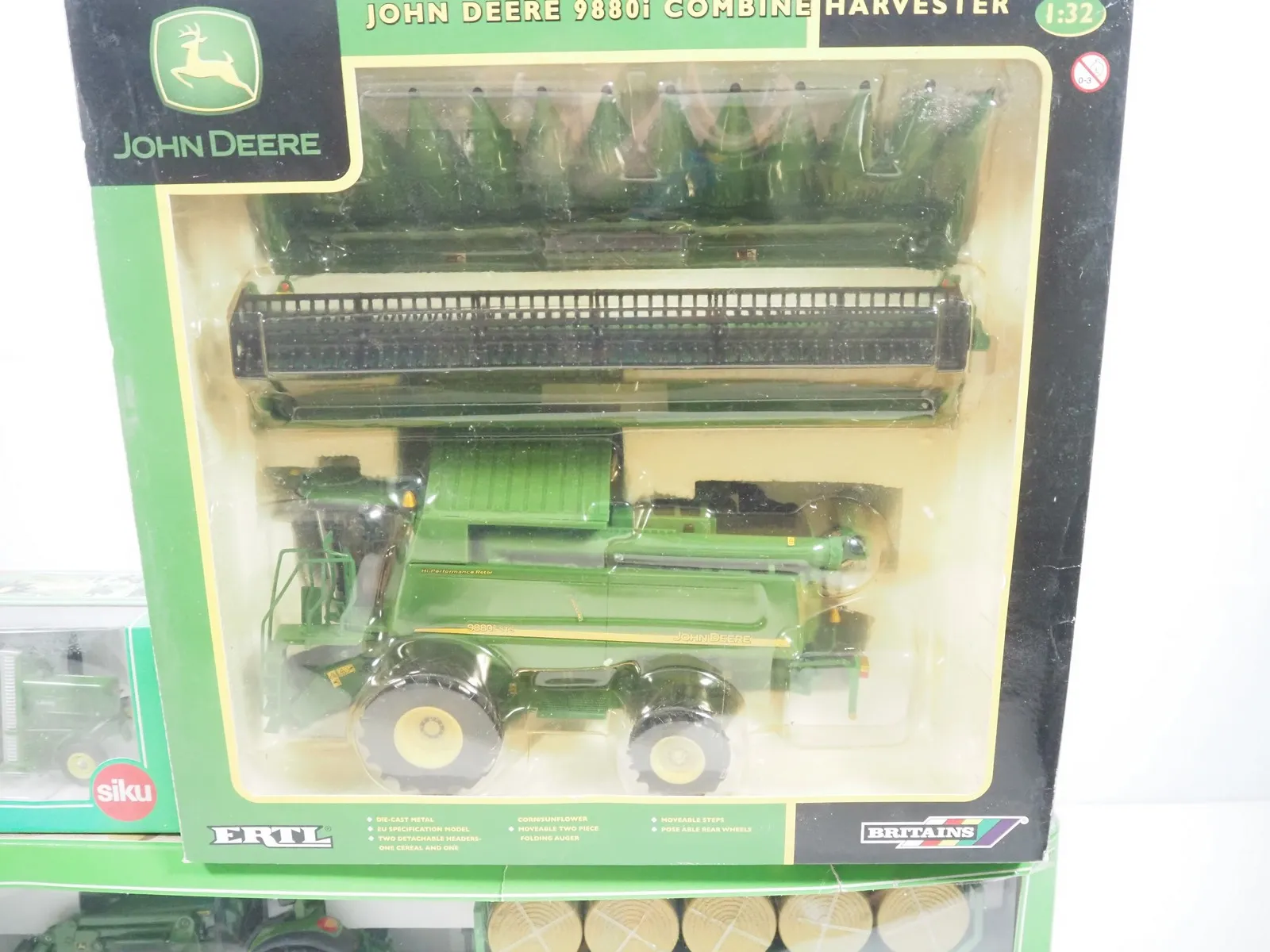 /img/51906-diecast-airplane-display.webp