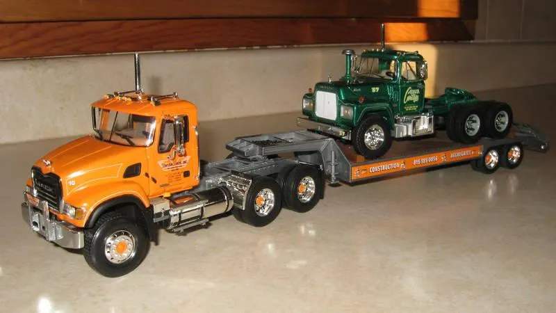 51920 mack granite diecast