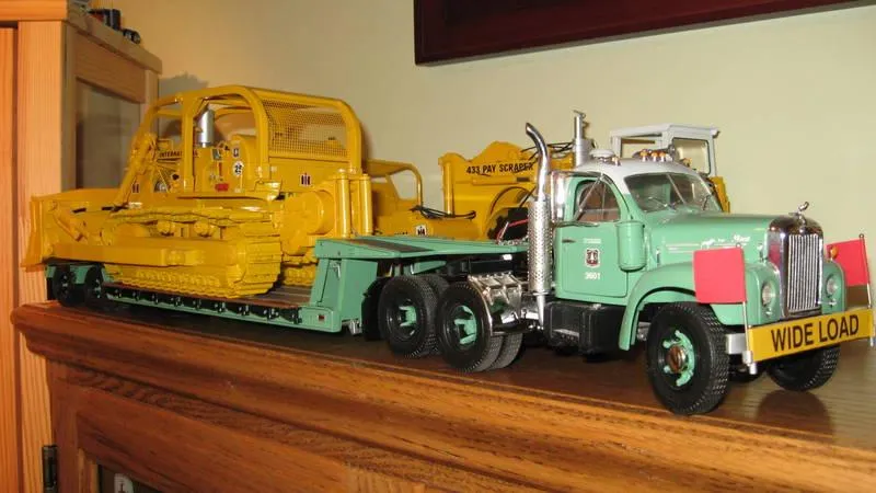 51920 mack superliner diecast