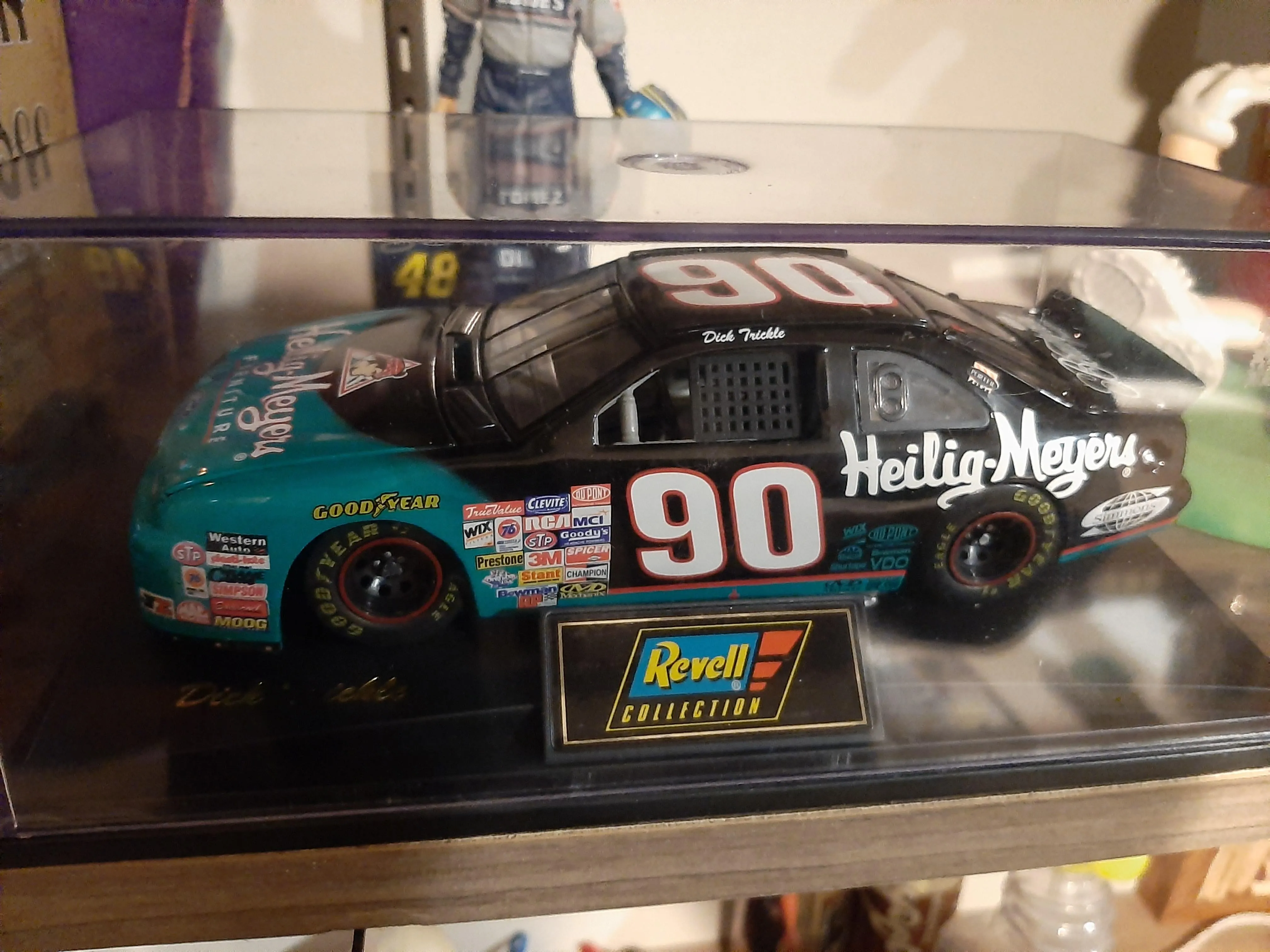 51928 diecast display
