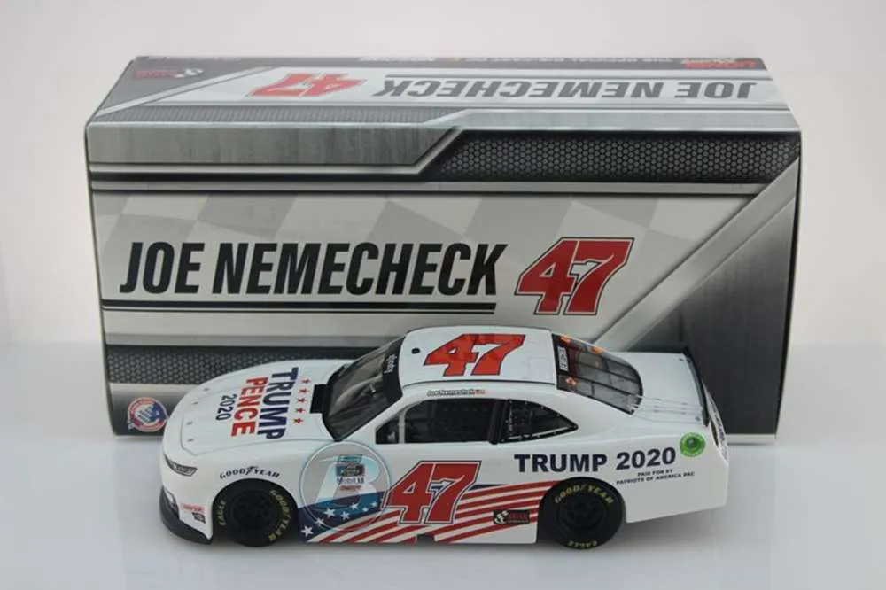 51930 trump nascar diecast car features