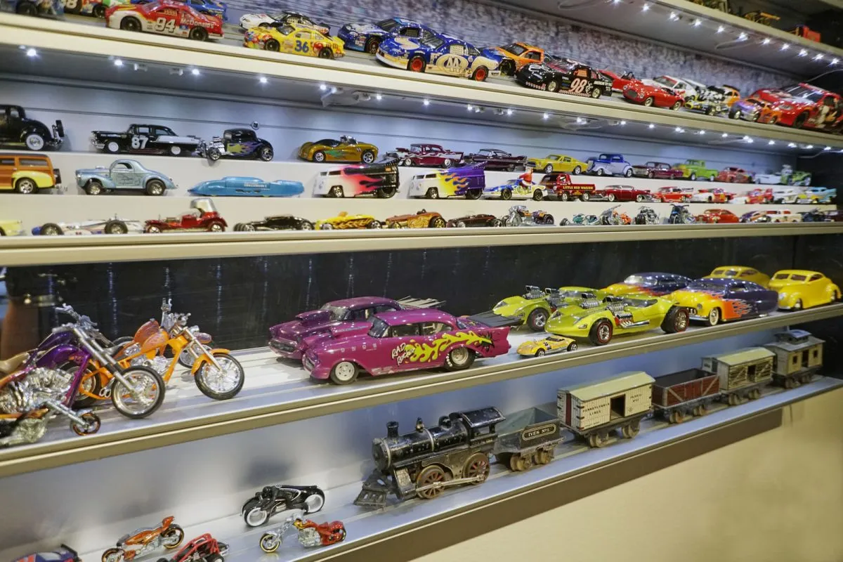 51931 cleaning diecast car display case