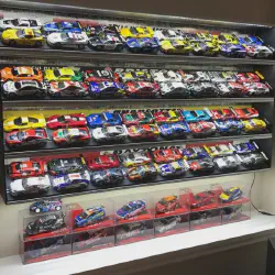 /img/51931-diy-diecast-car-display-case.webp