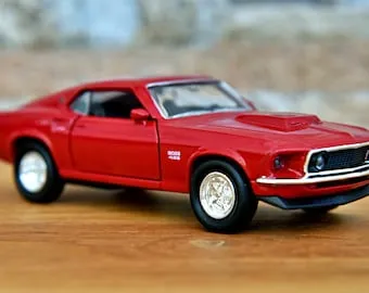 /img/51941-collectible-show-mustang.webp