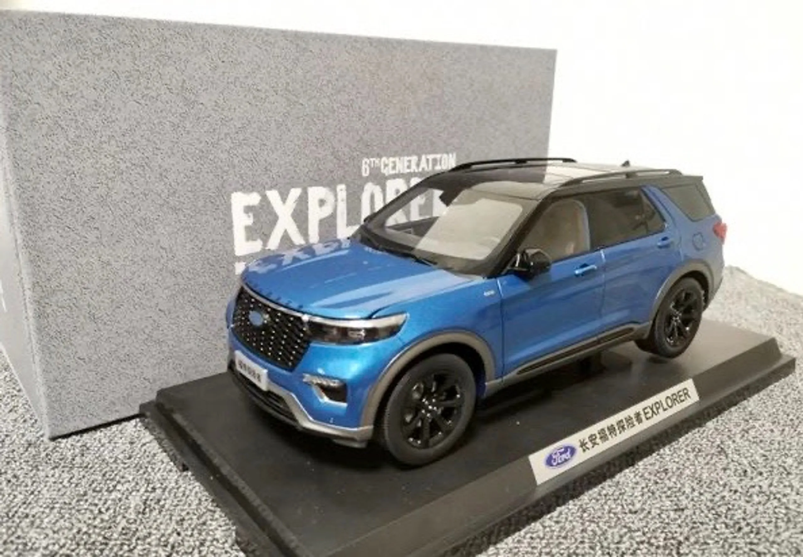 51962 2020 ford explorer diecast metal