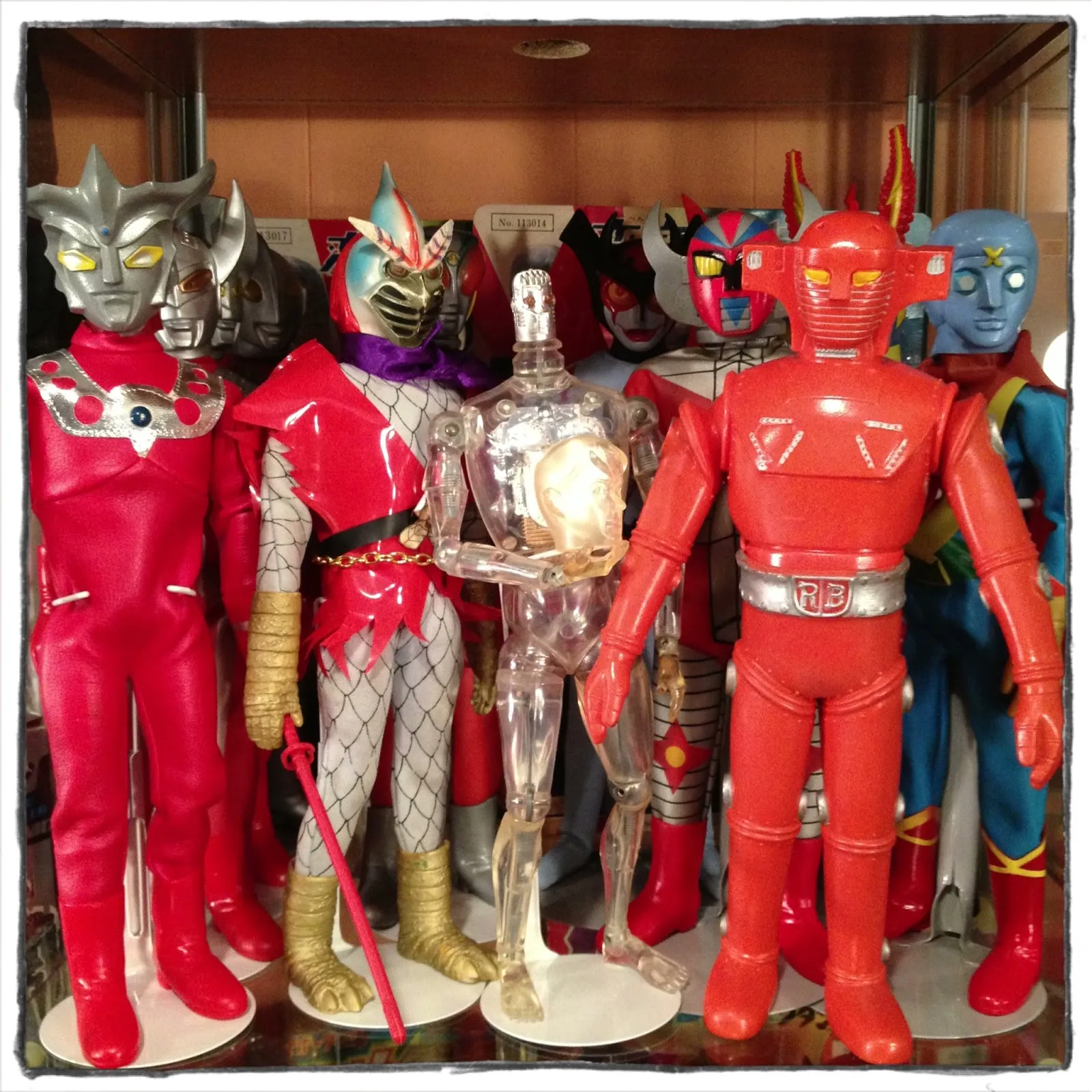/img/51967-diecast-toy-display.webp
