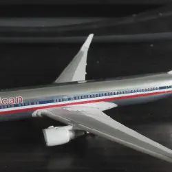 /img/51972-diecast-aircraft-display.webp