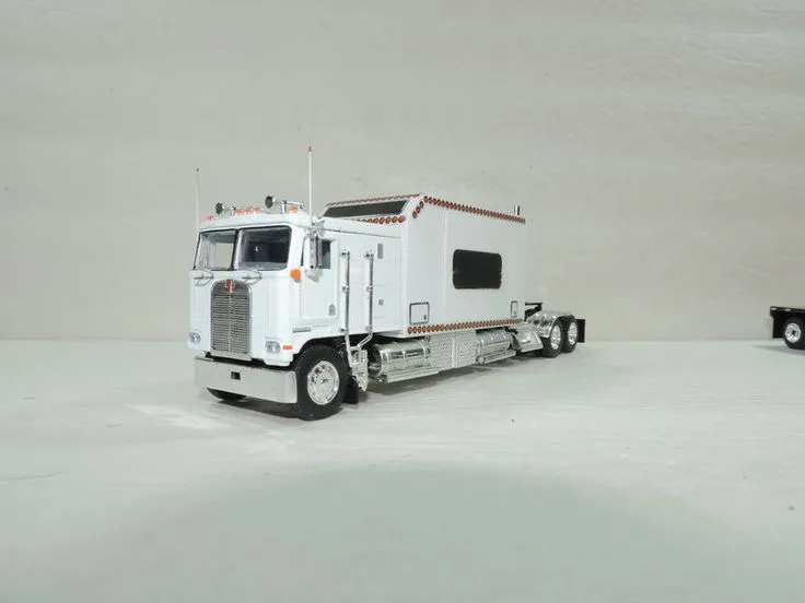/img/51995-diecast-tools-and-materials.webp