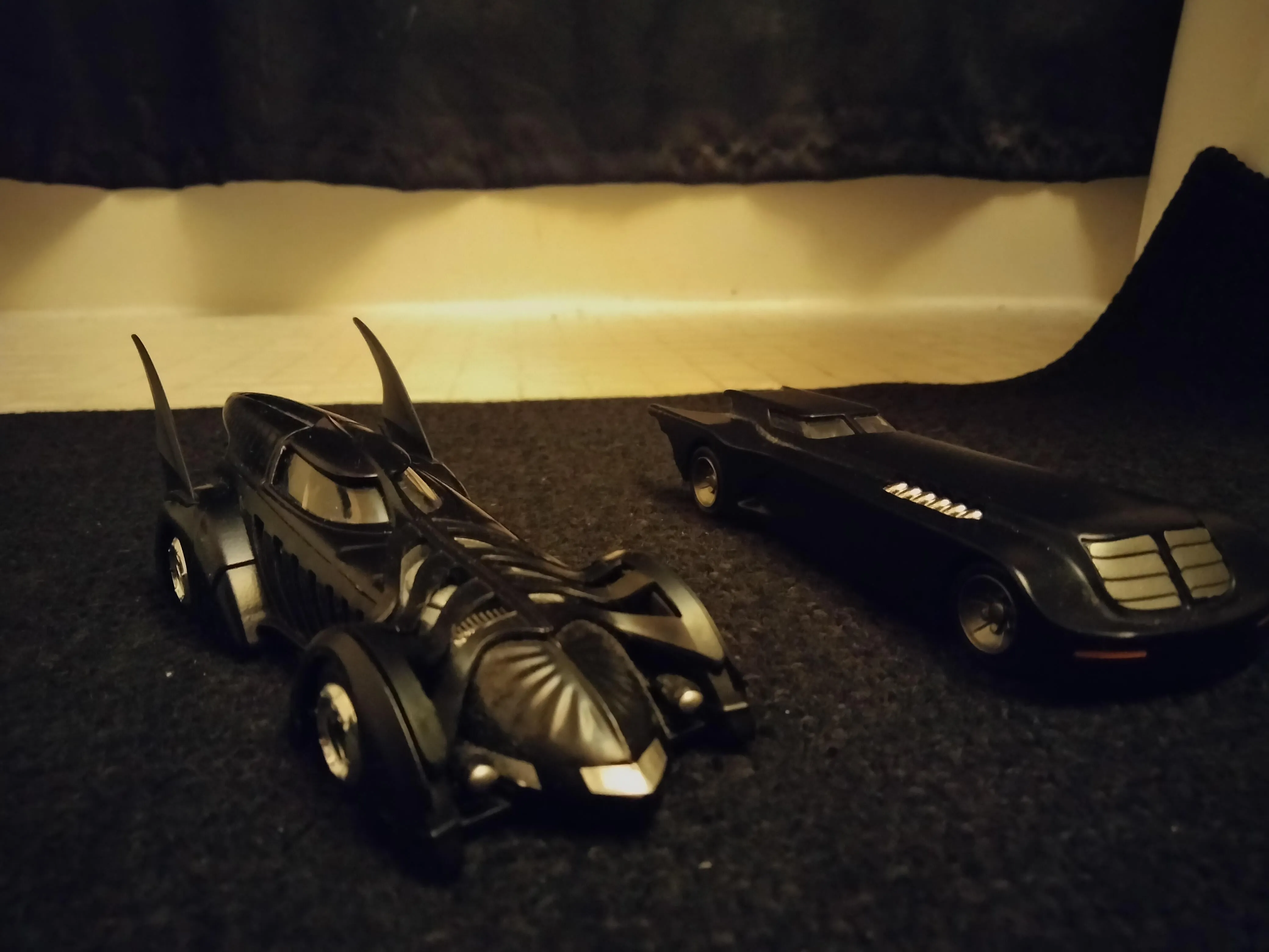 52002 displaying diecast batmobile