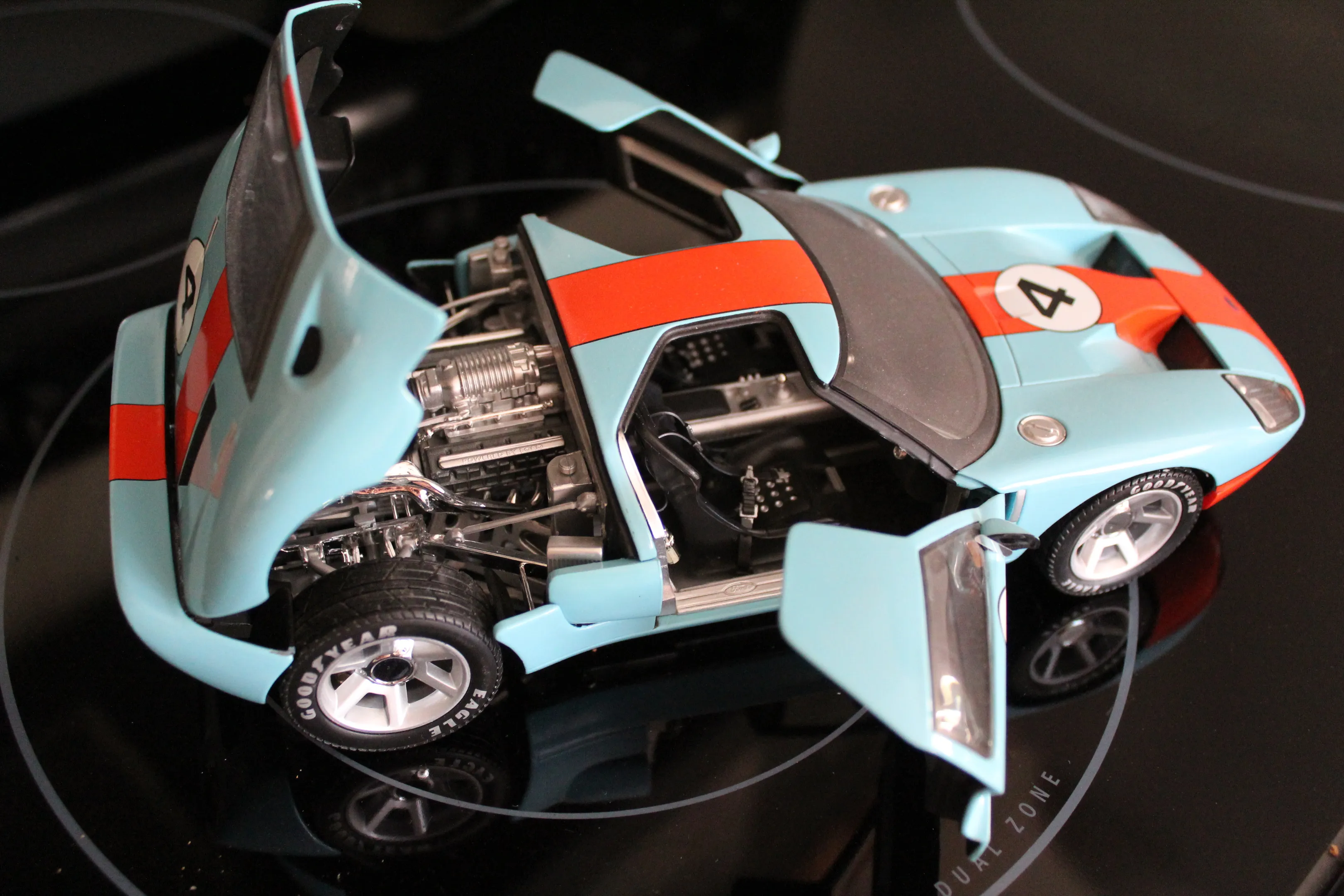 /img/52011-diecast-car-shop.webp