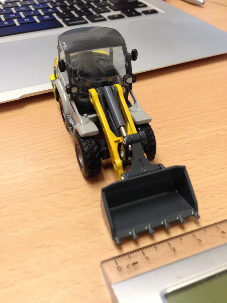 52025 ford mustang diecast